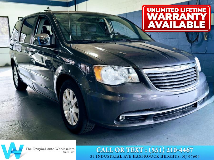 2016 Chrysler Town & Country 4dr Wgn Touring, available for sale in Hasbrouck Heights, New Jersey | AW Auto & Truck Wholesalers, Inc. Hasbrouck Heights, New Jersey