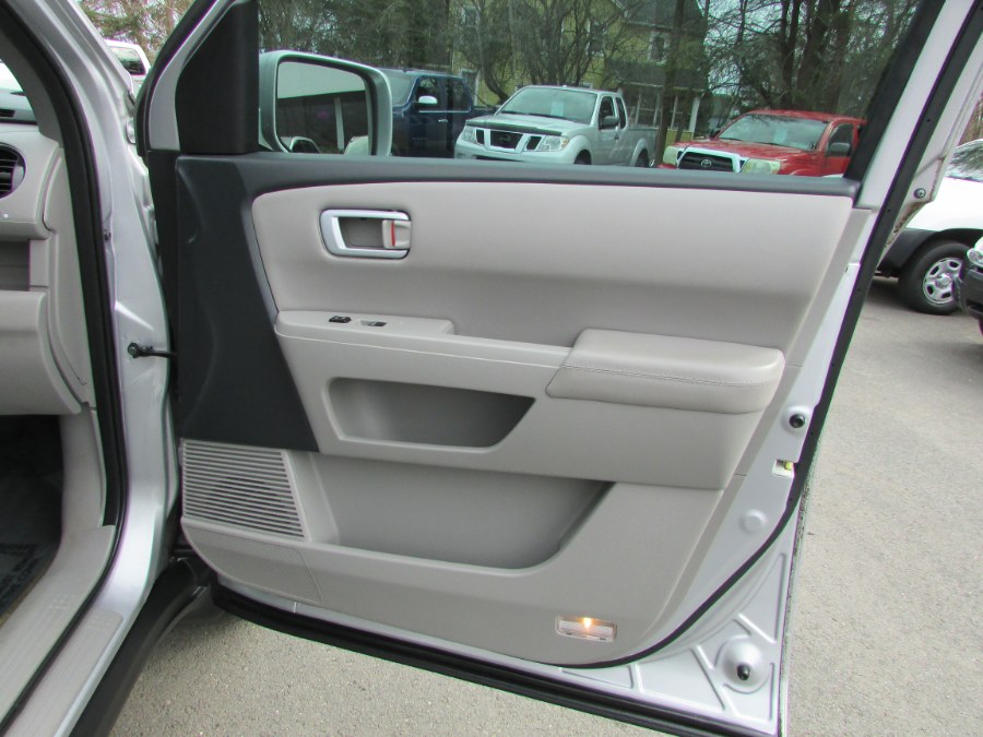 2015 Honda Pilot 4WD 4dr Touring w/RES & Navi, available for sale in East Windsor, Connecticut | United Auto Sales of E Windsor, Inc. East Windsor, Connecticut 2015 Honda Pilot 4WD 4dr Touring w/RES & Navi, available for sale in East Windsor, Connecticut | United Auto Sales of E Windsor, Inc. East Windsor, Connecticut