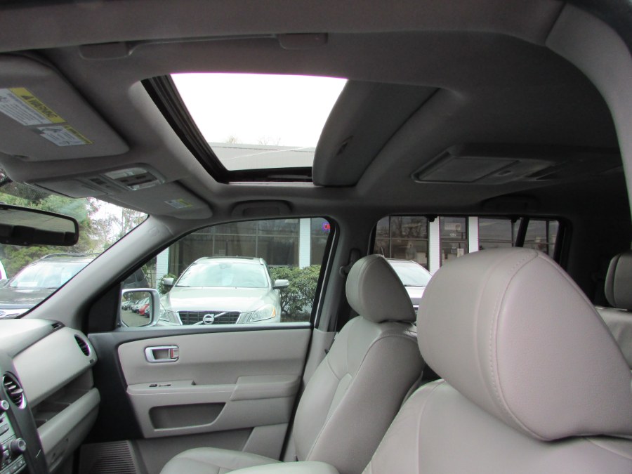 2015 Honda Pilot 4WD 4dr Touring w/RES & Navi, available for sale in East Windsor, Connecticut | United Auto Sales of E Windsor, Inc. East Windsor, Connecticut 2015 Honda Pilot 4WD 4dr Touring w/RES & Navi, available for sale in East Windsor, Connecticut | United Auto Sales of E Windsor, Inc. East Windsor, Connecticut