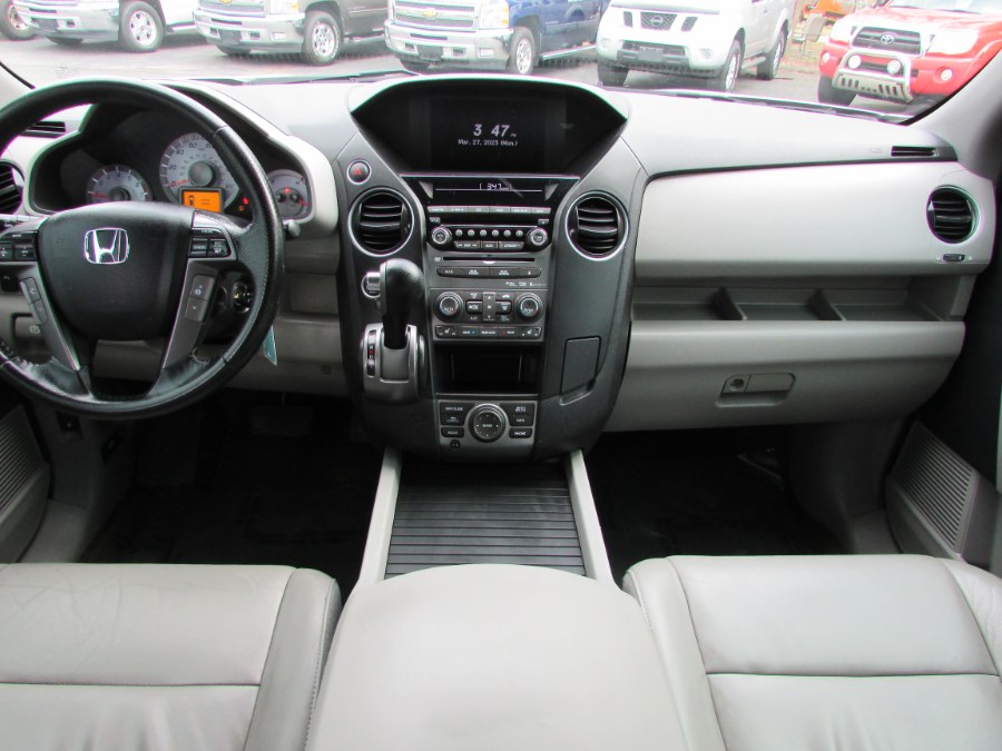 2015 Honda Pilot 4WD 4dr Touring w/RES & Navi, available for sale in East Windsor, Connecticut | United Auto Sales of E Windsor, Inc. East Windsor, Connecticut 2015 Honda Pilot 4WD 4dr Touring w/RES & Navi, available for sale in East Windsor, Connecticut | United Auto Sales of E Windsor, Inc. East Windsor, Connecticut