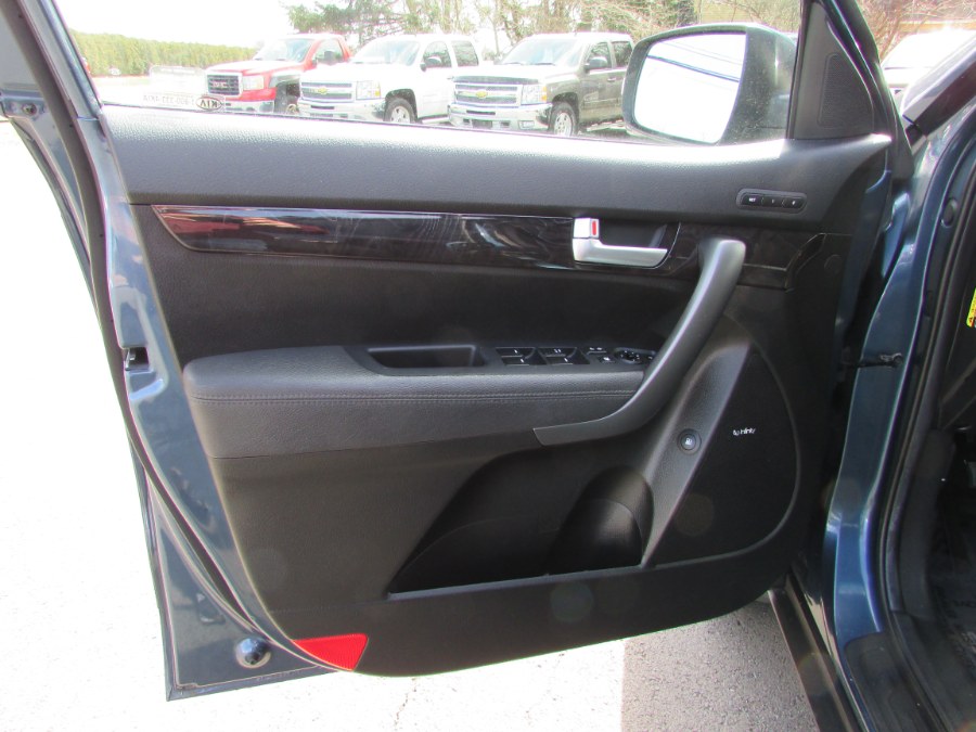 2014 Kia Sorento AWD 4dr I4 LX, available for sale in East Windsor, Connecticut | United Auto Sales of E Windsor, Inc. East Windsor, Connecticut 2014 Kia Sorento AWD 4dr I4 LX, available for sale in East Windsor, Connecticut | United Auto Sales of E Windsor, Inc. East Windsor, Connecticut