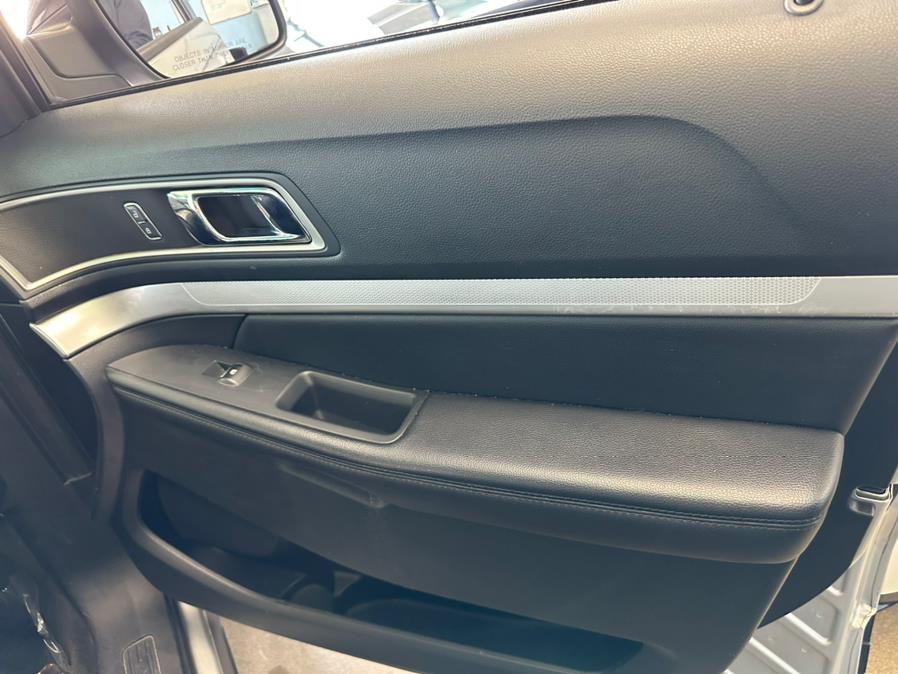 2016 Ford Explorer 4WD 4dr XLT, available for sale in Inwood, New York | 5 Towns Drive. Inwood, New York 2016 Ford Explorer 4WD 4dr XLT, available for sale in Inwood, New York | 5 Towns Drive. Inwood, New York