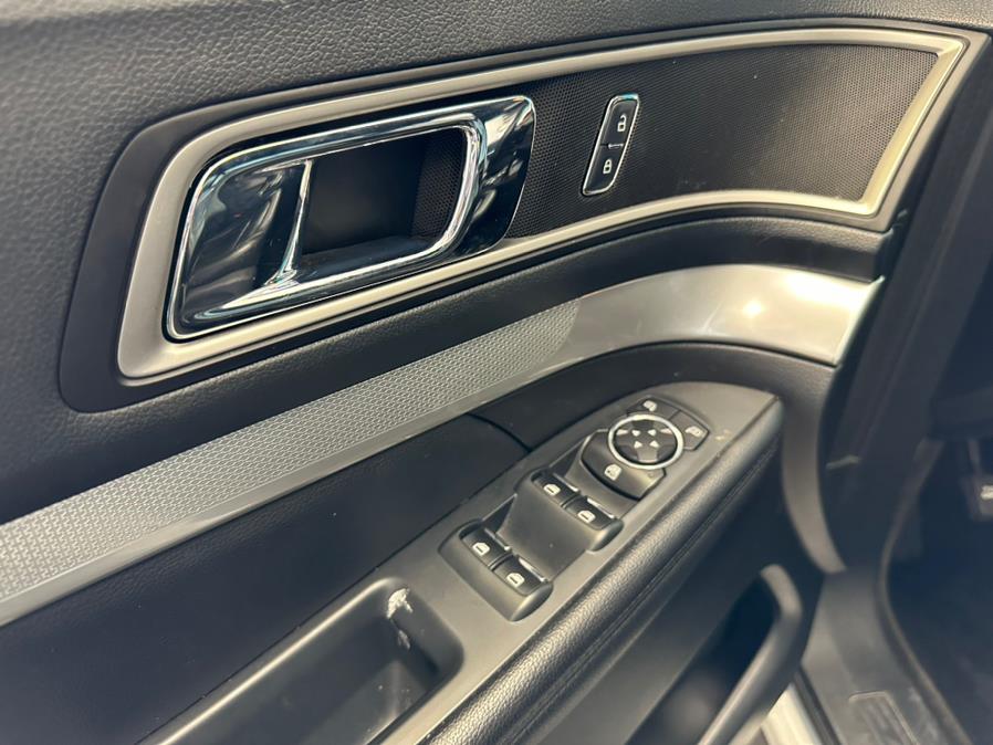 2016 Ford Explorer 4WD 4dr XLT, available for sale in Inwood, New York | 5 Towns Drive. Inwood, New York 2016 Ford Explorer 4WD 4dr XLT, available for sale in Inwood, New York | 5 Towns Drive. Inwood, New York