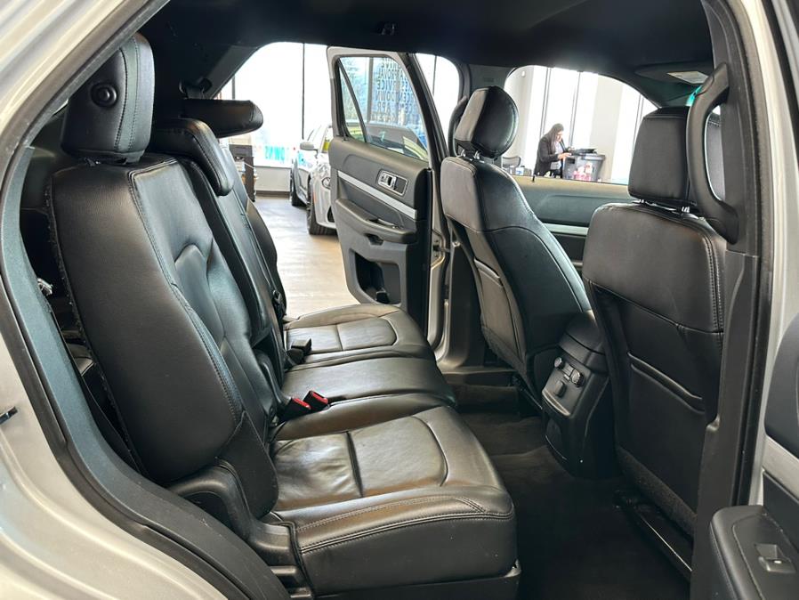2016 Ford Explorer 4WD 4dr XLT, available for sale in Inwood, New York | 5 Towns Drive. Inwood, New York 2016 Ford Explorer 4WD 4dr XLT, available for sale in Inwood, New York | 5 Towns Drive. Inwood, New York