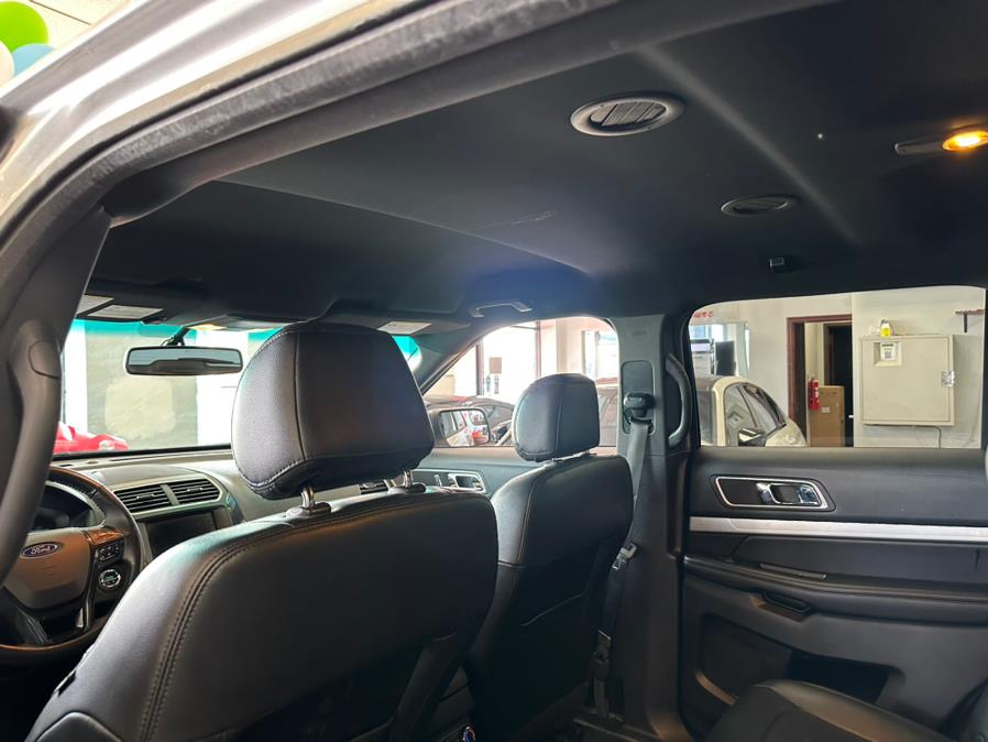 2016 Ford Explorer 4WD 4dr XLT, available for sale in Inwood, New York | 5 Towns Drive. Inwood, New York 2016 Ford Explorer 4WD 4dr XLT, available for sale in Inwood, New York | 5 Towns Drive. Inwood, New York