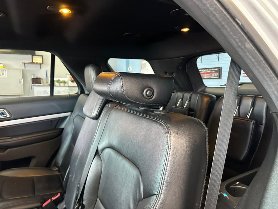 2016 Ford Explorer 4WD 4dr XLT, available for sale in Inwood, New York | 5 Towns Drive. Inwood, New York 2016 Ford Explorer 4WD 4dr XLT, available for sale in Inwood, New York | 5 Towns Drive. Inwood, New York