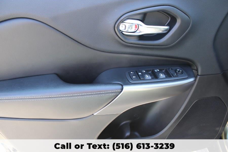 2019 Jeep Cherokee Latitude, available for sale in Great Neck, New York | Great Neck Car Buyers & Sellers. Great Neck, New York 2019 Jeep Cherokee Latitude, available for sale in Great Neck, New York | Great Neck Car Buyers & Sellers. Great Neck, New York
