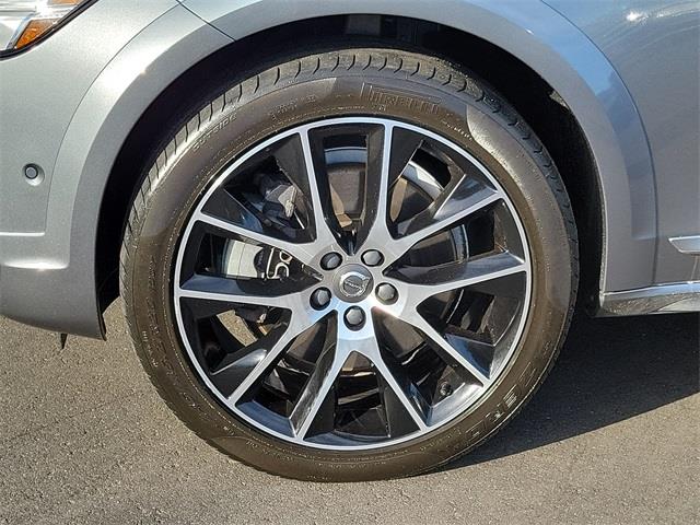 2017 Volvo V90 Cross Country T6 AWD, available for sale in Stratford, Connecticut | Wiz Leasing Inc. Stratford, Connecticut 2017 Volvo V90 Cross Country T6 AWD, available for sale in Stratford, Connecticut | Wiz Leasing Inc. Stratford, Connecticut