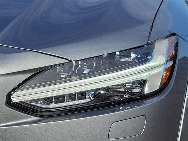 2017 Volvo V90 Cross Country T6 AWD, available for sale in Stratford, Connecticut | Wiz Leasing Inc. Stratford, Connecticut 2017 Volvo V90 Cross Country T6 AWD, available for sale in Stratford, Connecticut | Wiz Leasing Inc. Stratford, Connecticut