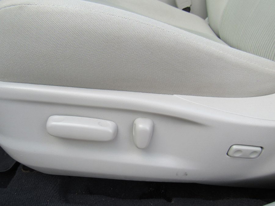 2014 Toyota Venza LE, available for sale in Worcester, Massachusetts | Hilario's Auto Sales Inc.. Worcester, Massachusetts 2014 Toyota Venza LE, available for sale in Worcester, Massachusetts | Hilario's Auto Sales Inc.. Worcester, Massachusetts