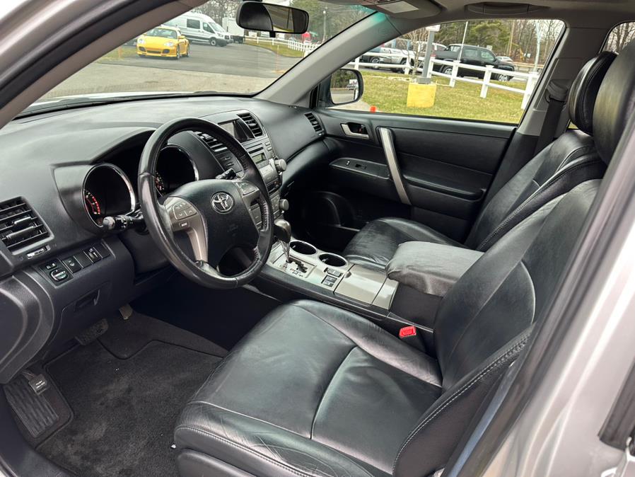 2010 Toyota Highlander 4WD 4dr V6 SE (Natl), available for sale in South Windsor, Connecticut | Mike And Tony Auto Sales, Inc. South Windsor, Connecticut 2010 Toyota Highlander 4WD 4dr V6 SE (Natl), available for sale in South Windsor, Connecticut | Mike And Tony Auto Sales, Inc. South Windsor, Connecticut