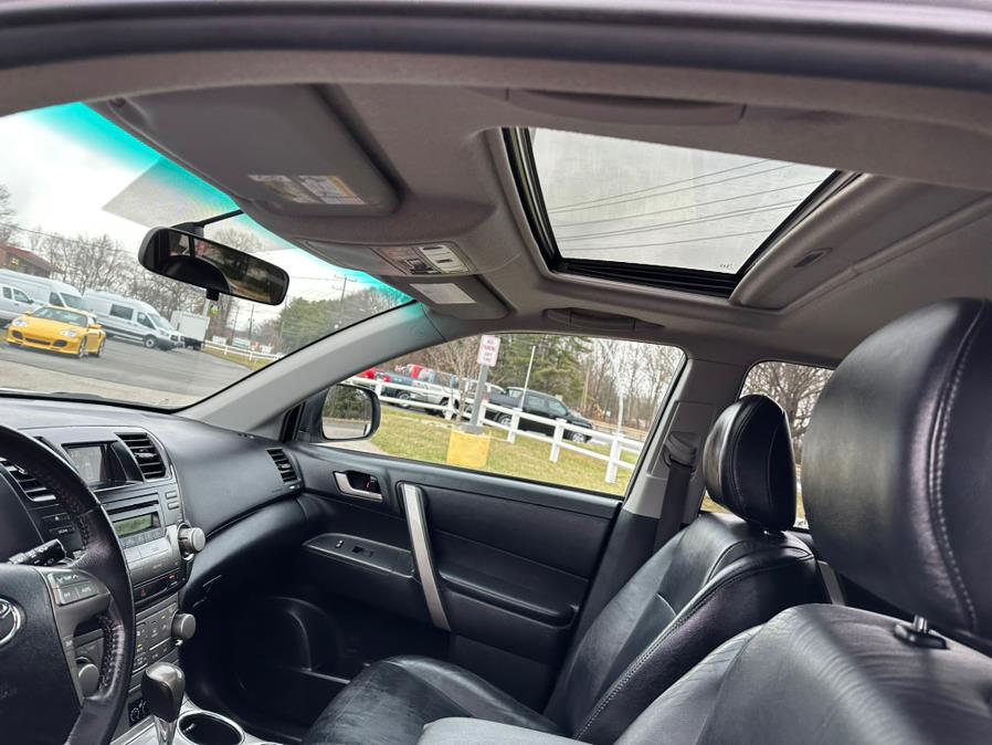 2010 Toyota Highlander 4WD 4dr V6 SE (Natl), available for sale in South Windsor, Connecticut | Mike And Tony Auto Sales, Inc. South Windsor, Connecticut 2010 Toyota Highlander 4WD 4dr V6 SE (Natl), available for sale in South Windsor, Connecticut | Mike And Tony Auto Sales, Inc. South Windsor, Connecticut
