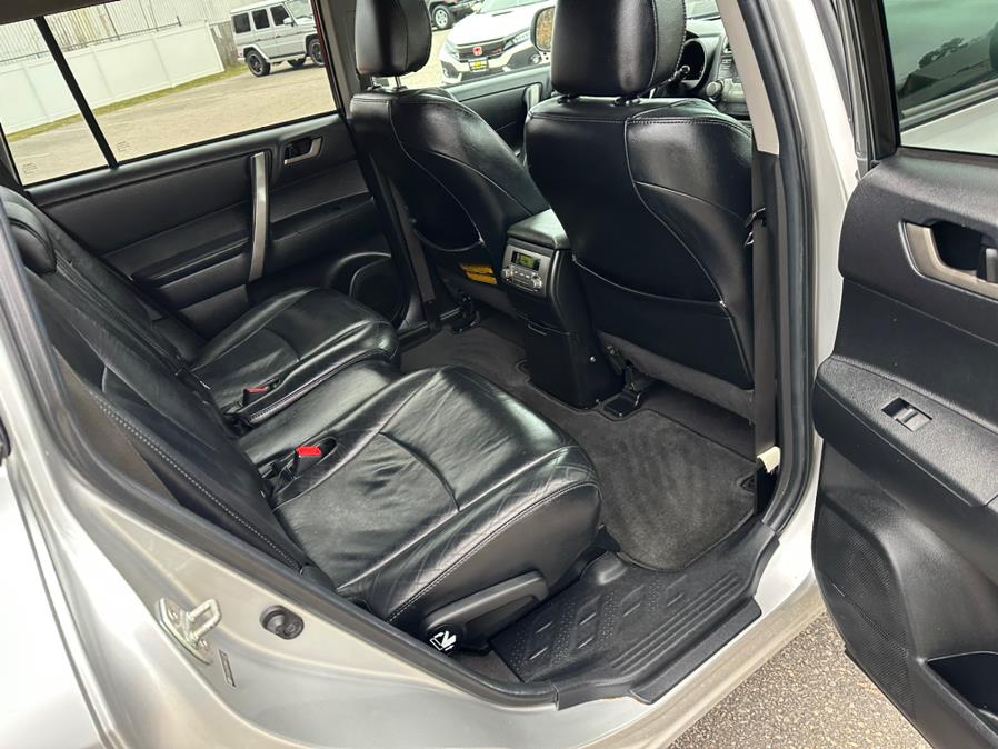 2010 Toyota Highlander 4WD 4dr V6 SE (Natl), available for sale in South Windsor, Connecticut | Mike And Tony Auto Sales, Inc. South Windsor, Connecticut 2010 Toyota Highlander 4WD 4dr V6 SE (Natl), available for sale in South Windsor, Connecticut | Mike And Tony Auto Sales, Inc. South Windsor, Connecticut