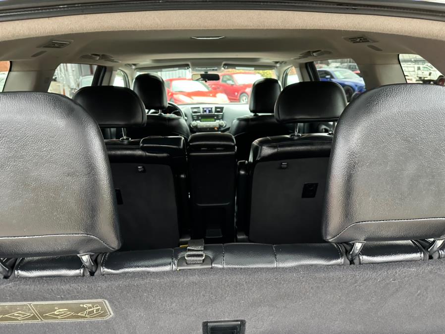 2010 Toyota Highlander 4WD 4dr V6 SE (Natl), available for sale in South Windsor, Connecticut | Mike And Tony Auto Sales, Inc. South Windsor, Connecticut 2010 Toyota Highlander 4WD 4dr V6 SE (Natl), available for sale in South Windsor, Connecticut | Mike And Tony Auto Sales, Inc. South Windsor, Connecticut
