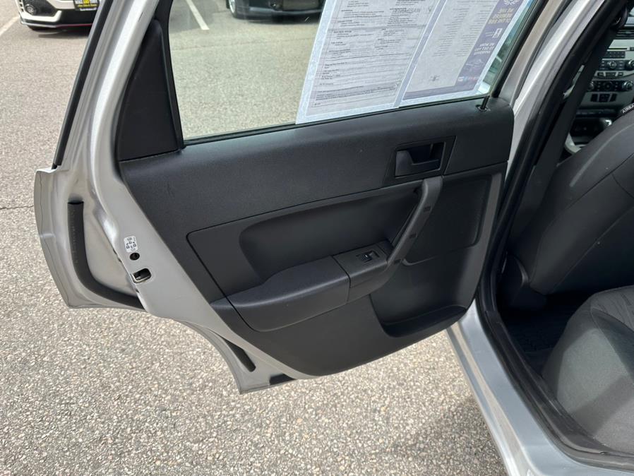 2010 Ford Focus 4dr Sdn SE, available for sale in South Windsor, Connecticut | Mike And Tony Auto Sales, Inc. South Windsor, Connecticut 2010 Ford Focus 4dr Sdn SE, available for sale in South Windsor, Connecticut | Mike And Tony Auto Sales, Inc. South Windsor, Connecticut
