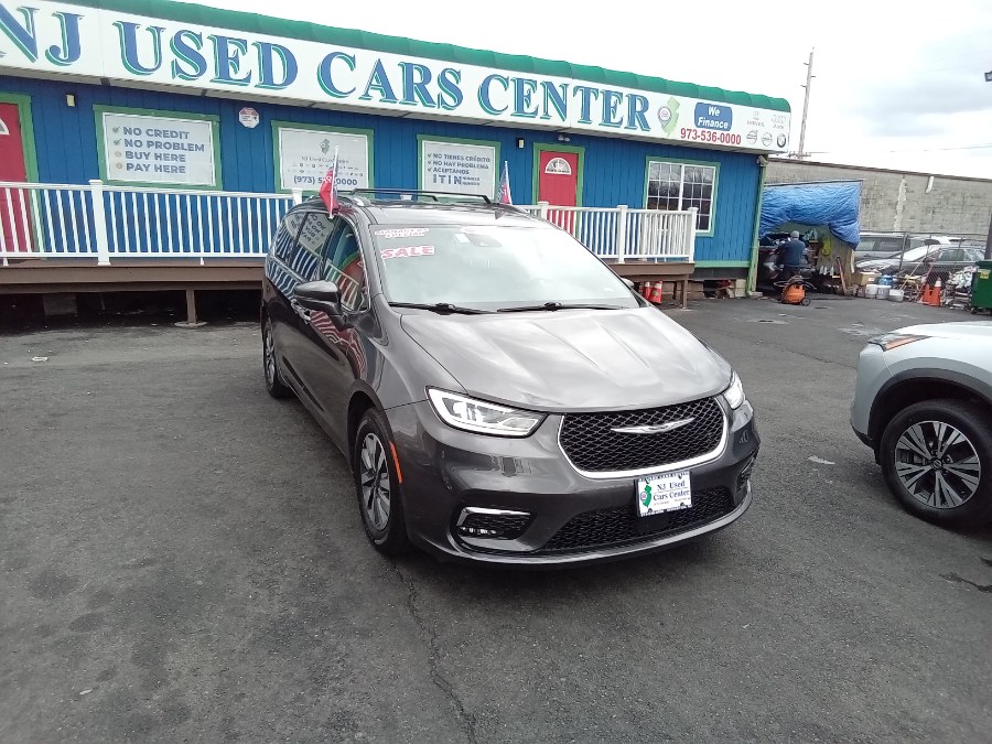 2021 Chrysler Pacifica Touring L FWD, available for sale in Irvington, New Jersey | NJ Used Cars Center. Irvington, New Jersey 2021 Chrysler Pacifica Touring L FWD, available for sale in Irvington, New Jersey | NJ Used Cars Center. Irvington, New Jersey