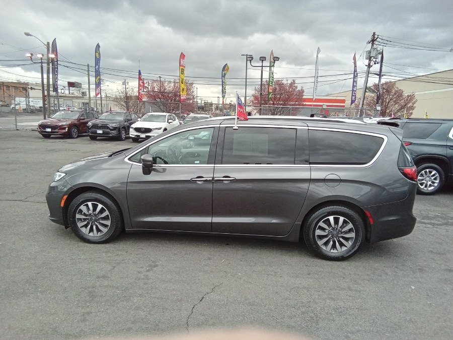 2021 Chrysler Pacifica Touring L FWD, available for sale in Irvington, New Jersey | NJ Used Cars Center. Irvington, New Jersey 2021 Chrysler Pacifica Touring L FWD, available for sale in Irvington, New Jersey | NJ Used Cars Center. Irvington, New Jersey