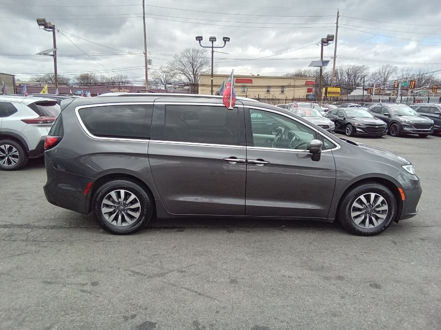 2021 Chrysler Pacifica Touring L FWD, available for sale in Irvington, New Jersey | NJ Used Cars Center. Irvington, New Jersey 2021 Chrysler Pacifica Touring L FWD, available for sale in Irvington, New Jersey | NJ Used Cars Center. Irvington, New Jersey