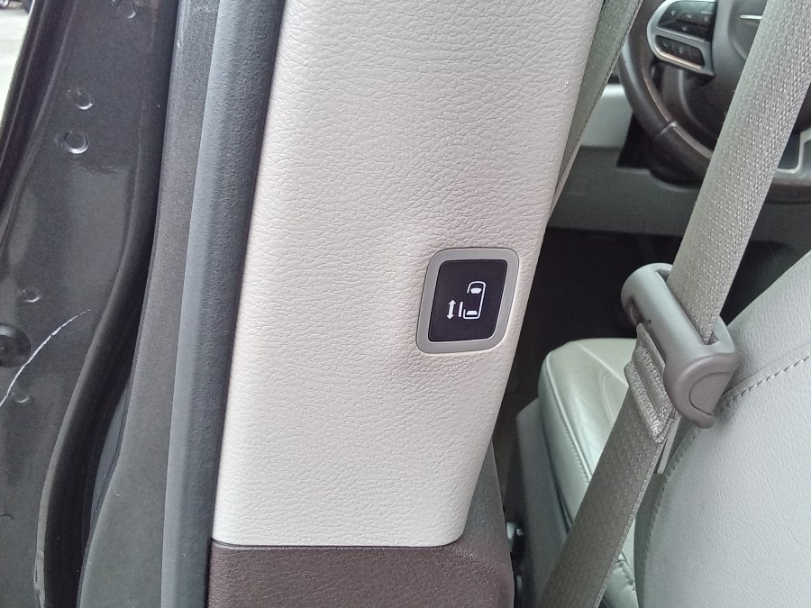 2021 Chrysler Pacifica Touring L FWD, available for sale in Irvington, New Jersey | NJ Used Cars Center. Irvington, New Jersey 2021 Chrysler Pacifica Touring L FWD, available for sale in Irvington, New Jersey | NJ Used Cars Center. Irvington, New Jersey