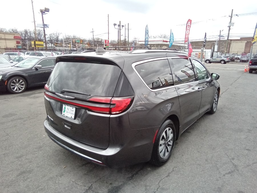 2021 Chrysler Pacifica Touring L FWD, available for sale in Irvington, New Jersey | NJ Used Cars Center. Irvington, New Jersey 2021 Chrysler Pacifica Touring L FWD, available for sale in Irvington, New Jersey | NJ Used Cars Center. Irvington, New Jersey