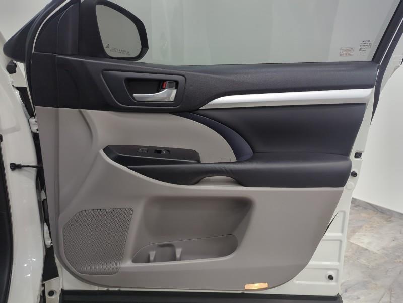 2015 Toyota Highlander XLE, available for sale in Maple Shade, New Jersey | Car Revolution. Maple Shade, New Jersey 2015 Toyota Highlander XLE, available for sale in Maple Shade, New Jersey | Car Revolution. Maple Shade, New Jersey