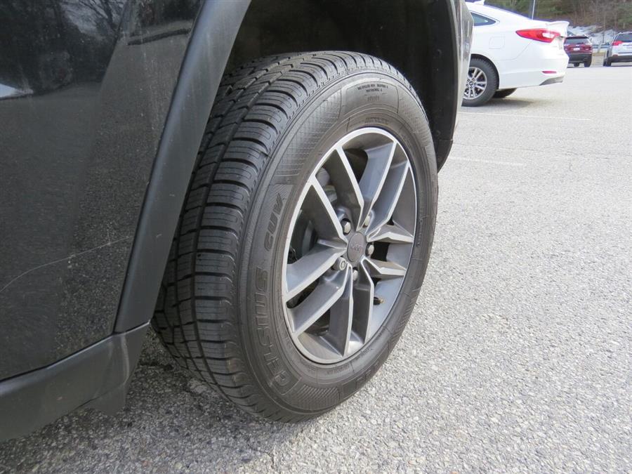 2019 Jeep Grand Cherokee Limited 4x4 4dr SUV, available for sale in Auburn, Maine | Lake City Exports Inc. Auburn, Maine 2019 Jeep Grand Cherokee Limited 4x4 4dr SUV, available for sale in Auburn, Maine | Lake City Exports Inc. Auburn, Maine
