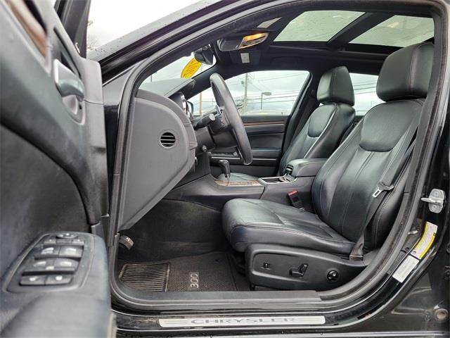 2012 Chrysler 300c Luxury Series, available for sale in Stratford, Connecticut | Wiz Leasing Inc. Stratford, Connecticut 2012 Chrysler 300c Luxury Series, available for sale in Stratford, Connecticut | Wiz Leasing Inc. Stratford, Connecticut