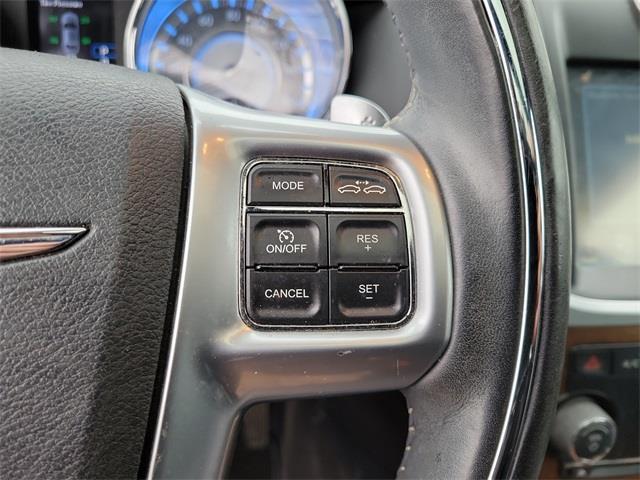 2012 Chrysler 300c Luxury Series, available for sale in Stratford, Connecticut | Wiz Leasing Inc. Stratford, Connecticut 2012 Chrysler 300c Luxury Series, available for sale in Stratford, Connecticut | Wiz Leasing Inc. Stratford, Connecticut