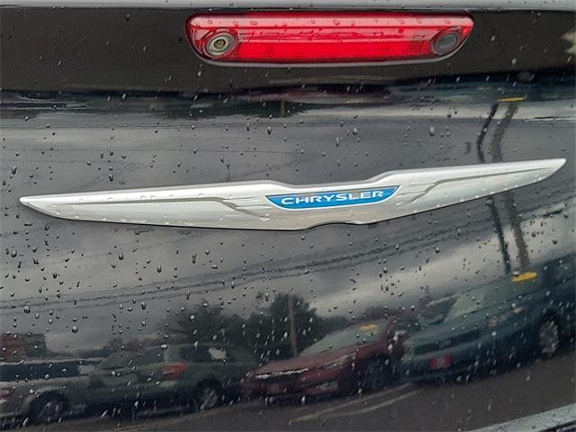 2012 Chrysler 300c Luxury Series, available for sale in Stratford, Connecticut | Wiz Leasing Inc. Stratford, Connecticut 2012 Chrysler 300c Luxury Series, available for sale in Stratford, Connecticut | Wiz Leasing Inc. Stratford, Connecticut