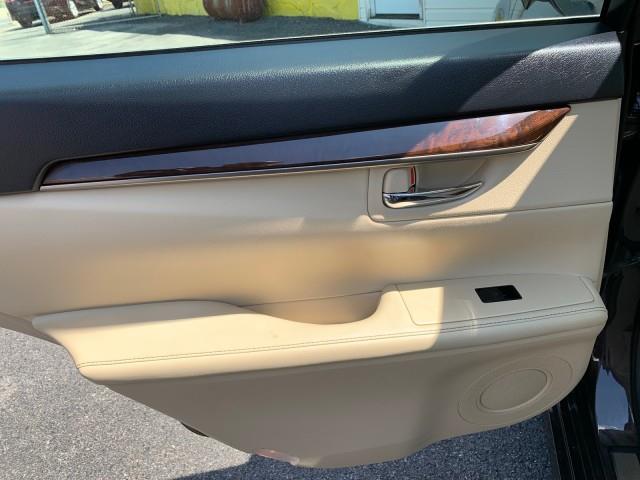 2013 Lexus Es 350 4dr Sdn, available for sale in Forestville, Maryland | Valentine Motor Company. Forestville, Maryland 2013 Lexus Es 350 4dr Sdn, available for sale in Forestville, Maryland | Valentine Motor Company. Forestville, Maryland