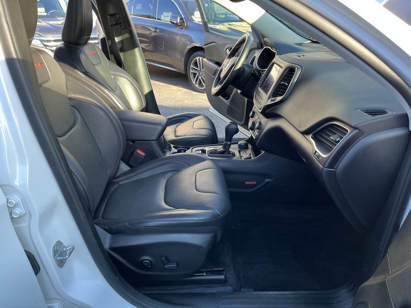 2019 Jeep Cherokee Trailhawk Elite 4x4, available for sale in West Springfield, Massachusetts | Union Street Auto Sales. West Springfield, Massachusetts 2019 Jeep Cherokee Trailhawk Elite 4x4, available for sale in West Springfield, Massachusetts | Union Street Auto Sales. West Springfield, Massachusetts