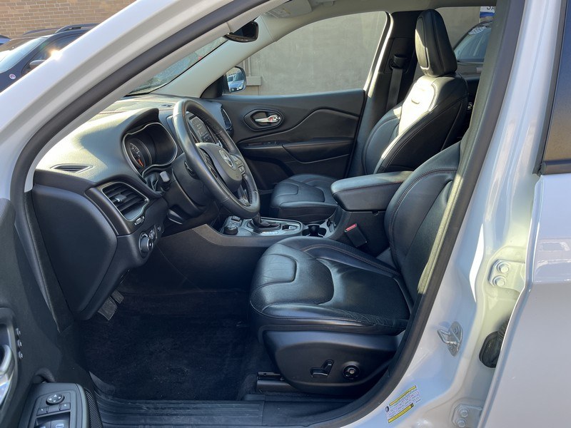 2019 Jeep Cherokee Trailhawk Elite 4x4, available for sale in West Springfield, Massachusetts | Union Street Auto Sales. West Springfield, Massachusetts 2019 Jeep Cherokee Trailhawk Elite 4x4, available for sale in West Springfield, Massachusetts | Union Street Auto Sales. West Springfield, Massachusetts