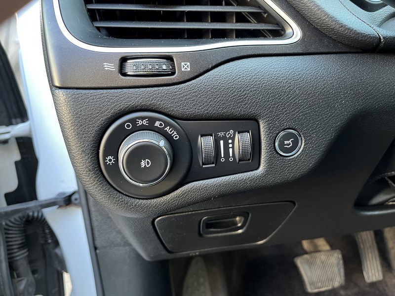 2019 Jeep Cherokee Trailhawk Elite 4x4, available for sale in West Springfield, Massachusetts | Union Street Auto Sales. West Springfield, Massachusetts 2019 Jeep Cherokee Trailhawk Elite 4x4, available for sale in West Springfield, Massachusetts | Union Street Auto Sales. West Springfield, Massachusetts
