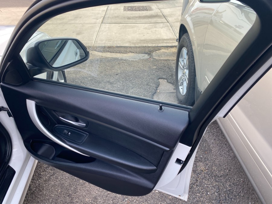 2013 BMW 3 Series 4dr Sdn 320i xDrive AWD, available for sale in Middle Village, New York | Middle Village Motors . Middle Village, New York 2013 BMW 3 Series 4dr Sdn 320i xDrive AWD, available for sale in Middle Village, New York | Middle Village Motors . Middle Village, New York