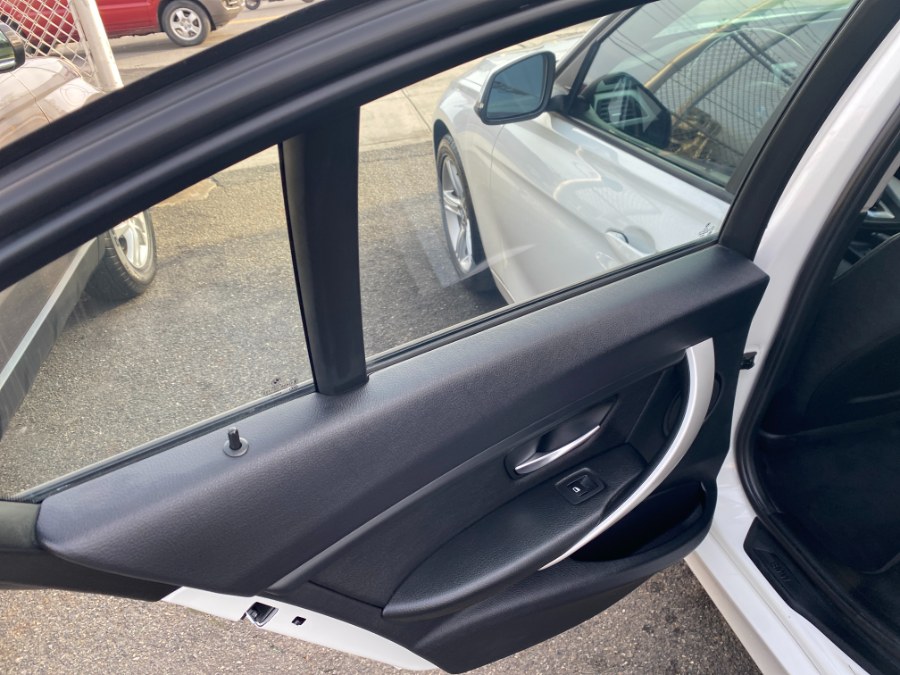 2013 BMW 3 Series 4dr Sdn 320i xDrive AWD, available for sale in Middle Village, New York | Middle Village Motors . Middle Village, New York 2013 BMW 3 Series 4dr Sdn 320i xDrive AWD, available for sale in Middle Village, New York | Middle Village Motors . Middle Village, New York