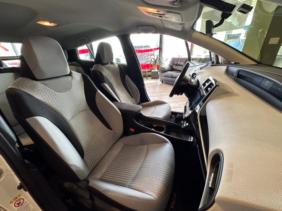 2016 Toyota Prius 5dr HB Two Eco (Natl), available for sale in West Hartford, Connecticut | AutoMax. West Hartford, Connecticut 2016 Toyota Prius 5dr HB Two Eco (Natl), available for sale in West Hartford, Connecticut | AutoMax. West Hartford, Connecticut