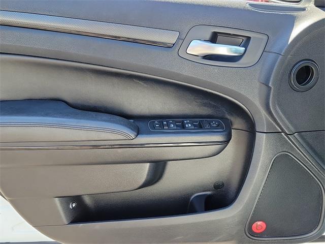 2013 Chrysler 300 S, available for sale in Stratford, Connecticut | Wiz Leasing Inc. Stratford, Connecticut 2013 Chrysler 300 S, available for sale in Stratford, Connecticut | Wiz Leasing Inc. Stratford, Connecticut