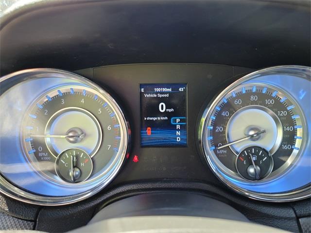 2013 Chrysler 300 S, available for sale in Stratford, Connecticut | Wiz Leasing Inc. Stratford, Connecticut 2013 Chrysler 300 S, available for sale in Stratford, Connecticut | Wiz Leasing Inc. Stratford, Connecticut
