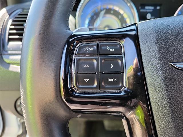 2013 Chrysler 300 S, available for sale in Stratford, Connecticut | Wiz Leasing Inc. Stratford, Connecticut 2013 Chrysler 300 S, available for sale in Stratford, Connecticut | Wiz Leasing Inc. Stratford, Connecticut