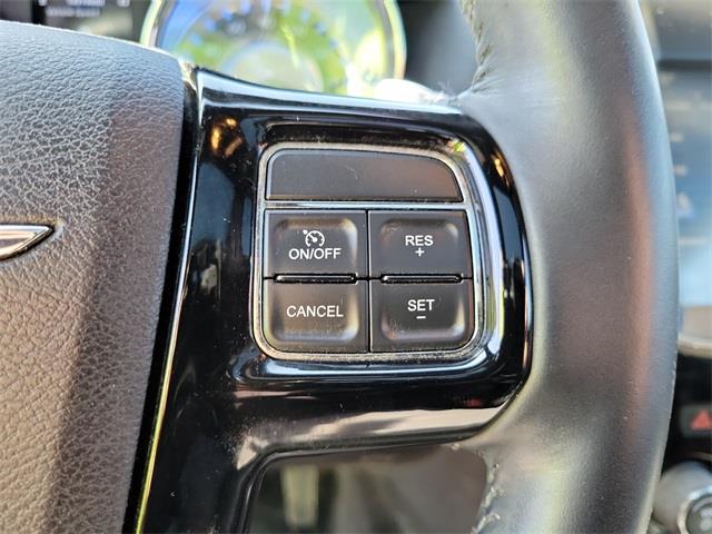 2013 Chrysler 300 S, available for sale in Stratford, Connecticut | Wiz Leasing Inc. Stratford, Connecticut 2013 Chrysler 300 S, available for sale in Stratford, Connecticut | Wiz Leasing Inc. Stratford, Connecticut