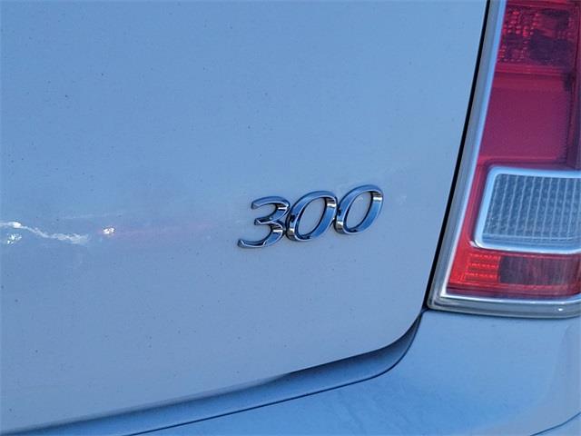 2013 Chrysler 300 S, available for sale in Stratford, Connecticut | Wiz Leasing Inc. Stratford, Connecticut 2013 Chrysler 300 S, available for sale in Stratford, Connecticut | Wiz Leasing Inc. Stratford, Connecticut