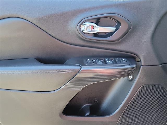 2015 Jeep Cherokee Latitude, available for sale in Stratford, Connecticut | Wiz Leasing Inc. Stratford, Connecticut 2015 Jeep Cherokee Latitude, available for sale in Stratford, Connecticut | Wiz Leasing Inc. Stratford, Connecticut
