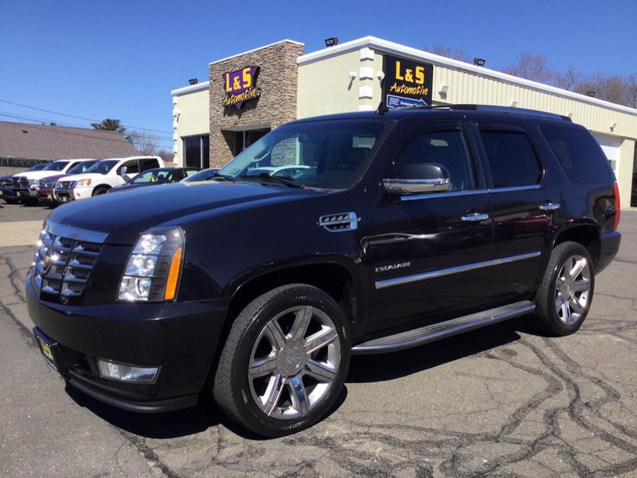 2013 Cadillac Escalade AWD 4dr Luxury, available for sale in Plantsville, Connecticut | L&S Automotive LLC. Plantsville, Connecticut