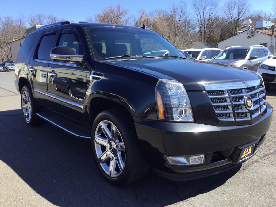 2013 Cadillac Escalade AWD 4dr Luxury, available for sale in Plantsville, Connecticut | L&S Automotive LLC. Plantsville, Connecticut 2013 Cadillac Escalade AWD 4dr Luxury, available for sale in Plantsville, Connecticut | L&S Automotive LLC. Plantsville, Connecticut