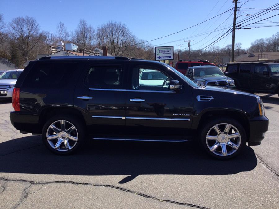 2013 Cadillac Escalade AWD 4dr Luxury, available for sale in Plantsville, Connecticut | L&S Automotive LLC. Plantsville, Connecticut 2013 Cadillac Escalade AWD 4dr Luxury, available for sale in Plantsville, Connecticut | L&S Automotive LLC. Plantsville, Connecticut