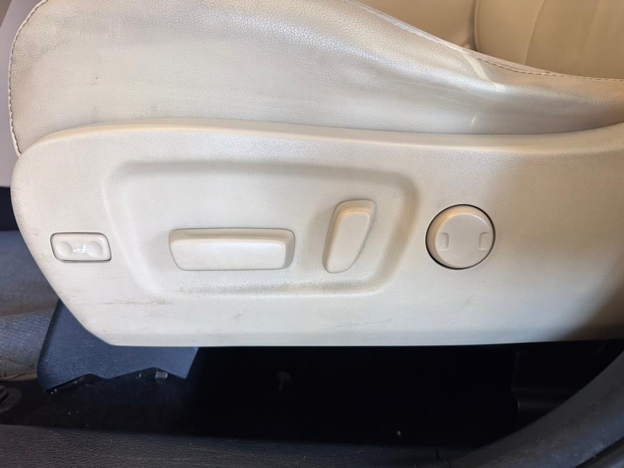 2015 Toyota Highlander AWD 4dr V6 XLE (Natl), available for sale in West Hartford, Connecticut | AutoMax. West Hartford, Connecticut 2015 Toyota Highlander AWD 4dr V6 XLE (Natl), available for sale in West Hartford, Connecticut | AutoMax. West Hartford, Connecticut