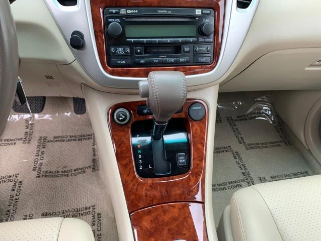 2007 Toyota Highlander Limited w/3rd Row, available for sale in Forestville, Maryland | Valentine Motor Company. Forestville, Maryland 2007 Toyota Highlander Limited w/3rd Row, available for sale in Forestville, Maryland | Valentine Motor Company. Forestville, Maryland