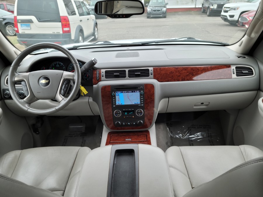 2009 Chevrolet Suburban 4WD 4dr 1500 LTZ Leather & DVD, available for sale in East Windsor, Connecticut | Toro Auto. East Windsor, Connecticut 2009 Chevrolet Suburban 4WD 4dr 1500 LTZ Leather & DVD, available for sale in East Windsor, Connecticut | Toro Auto. East Windsor, Connecticut