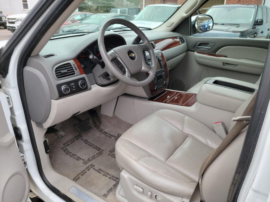 2009 Chevrolet Suburban 4WD 4dr 1500 LTZ Leather & DVD, available for sale in East Windsor, Connecticut | Toro Auto. East Windsor, Connecticut 2009 Chevrolet Suburban 4WD 4dr 1500 LTZ Leather & DVD, available for sale in East Windsor, Connecticut | Toro Auto. East Windsor, Connecticut
