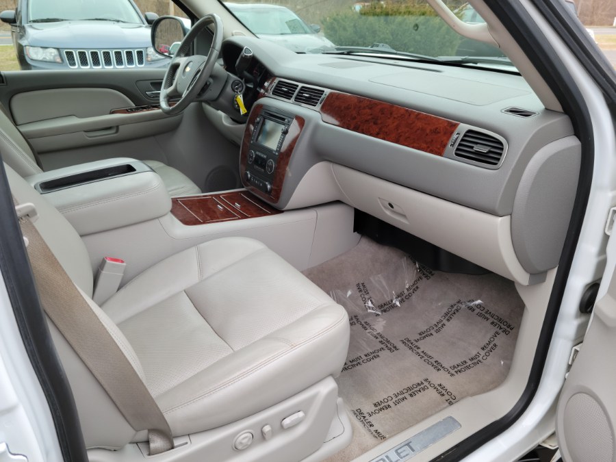 2009 Chevrolet Suburban 4WD 4dr 1500 LTZ Leather & DVD, available for sale in East Windsor, Connecticut | Toro Auto. East Windsor, Connecticut 2009 Chevrolet Suburban 4WD 4dr 1500 LTZ Leather & DVD, available for sale in East Windsor, Connecticut | Toro Auto. East Windsor, Connecticut
